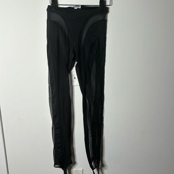 BLACK PANELED MESH HIGH RISE LEGGINGS - Picture 2 of 4